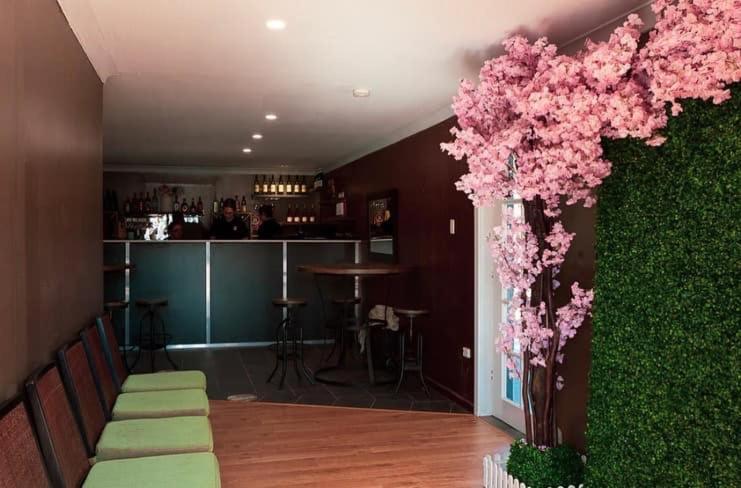 Colonial Terrace Motor Inn Реймънд Теръс Екстериор снимка