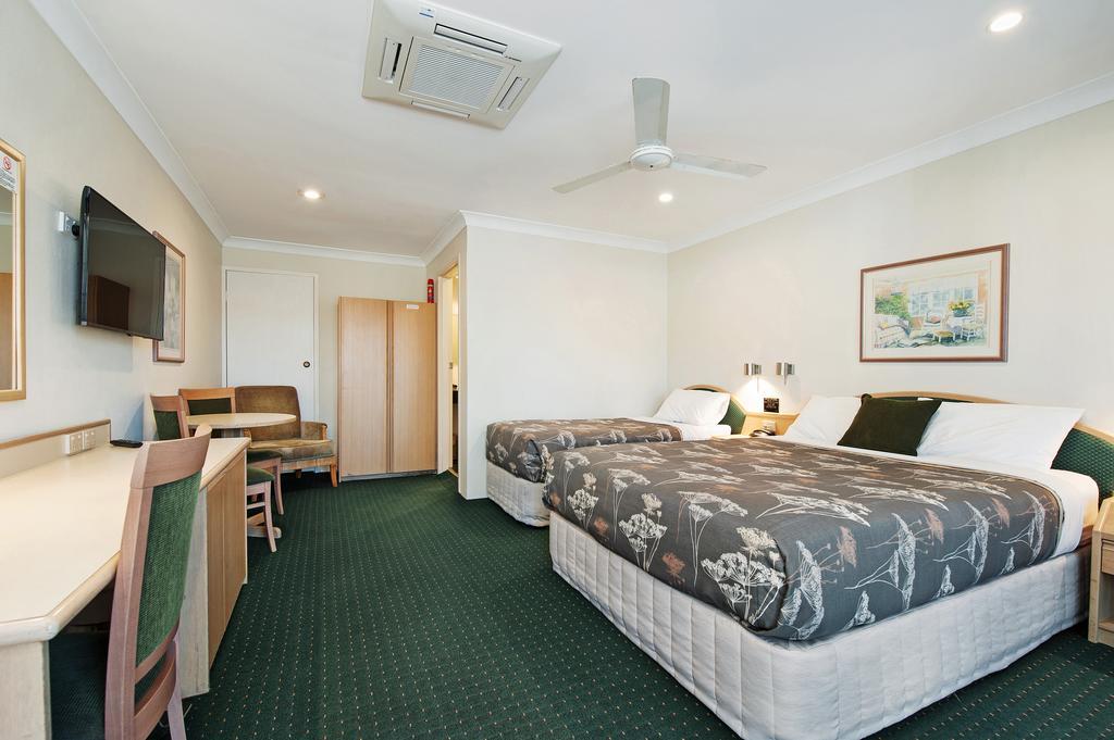 Colonial Terrace Motor Inn Реймънд Теръс Екстериор снимка