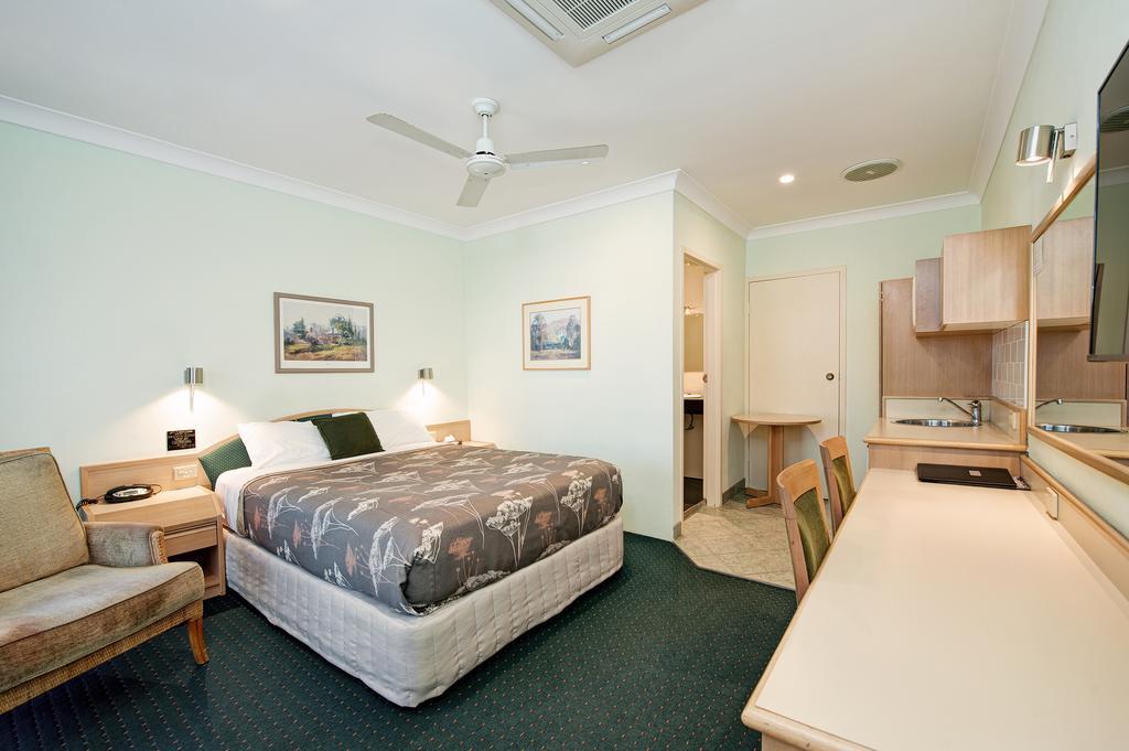 Colonial Terrace Motor Inn Реймънд Теръс Екстериор снимка