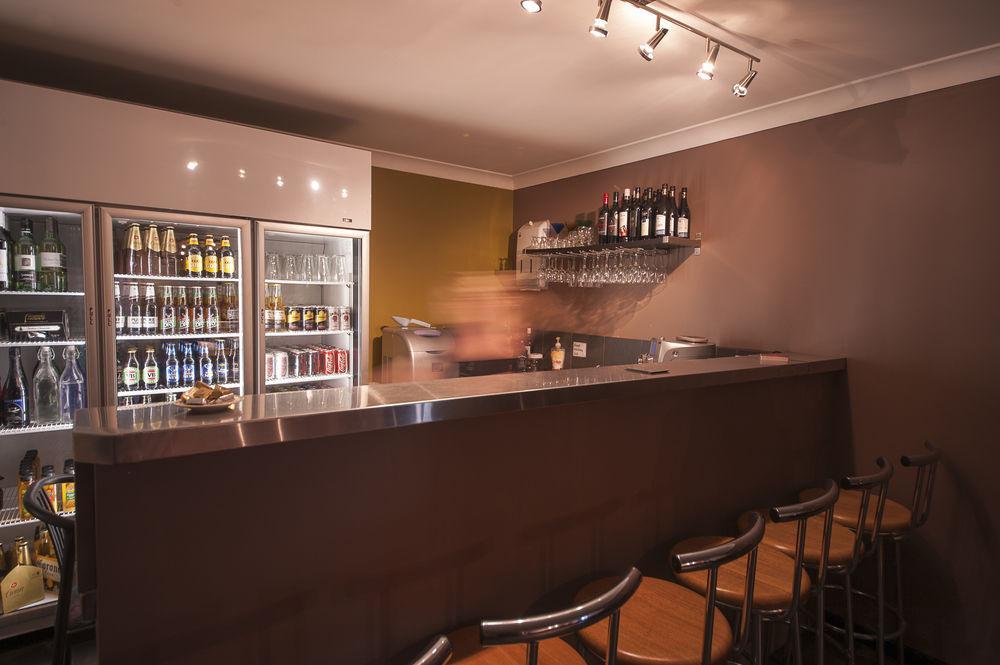 Colonial Terrace Motor Inn Реймънд Теръс Екстериор снимка