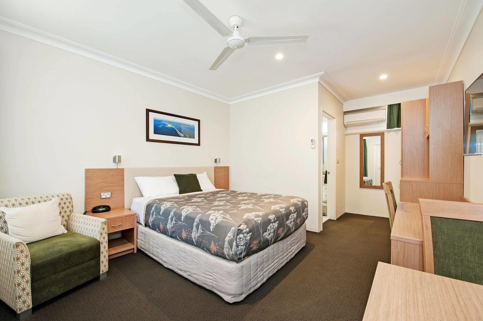 Colonial Terrace Motor Inn Реймънд Теръс Екстериор снимка