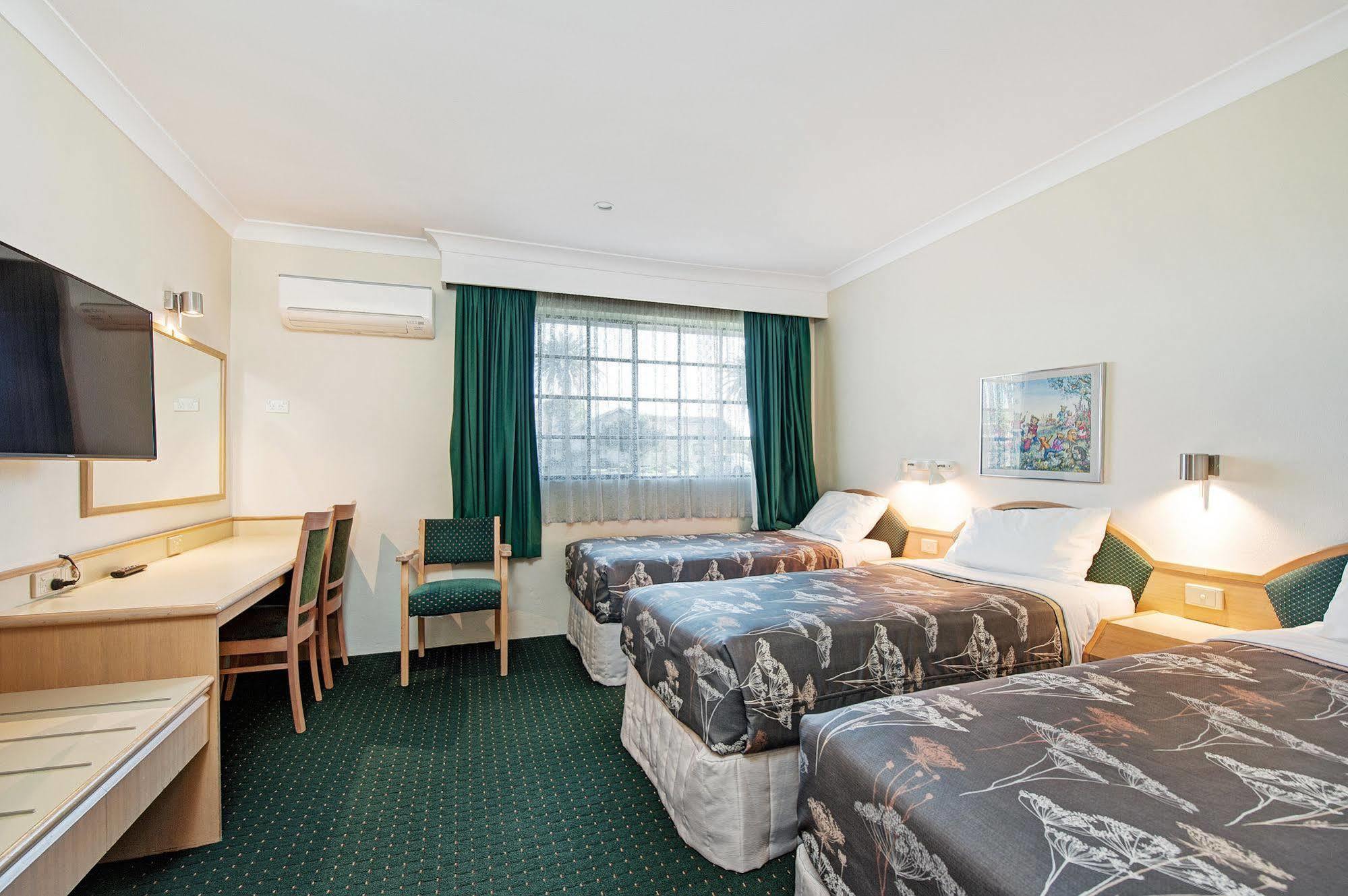 Colonial Terrace Motor Inn Реймънд Теръс Екстериор снимка