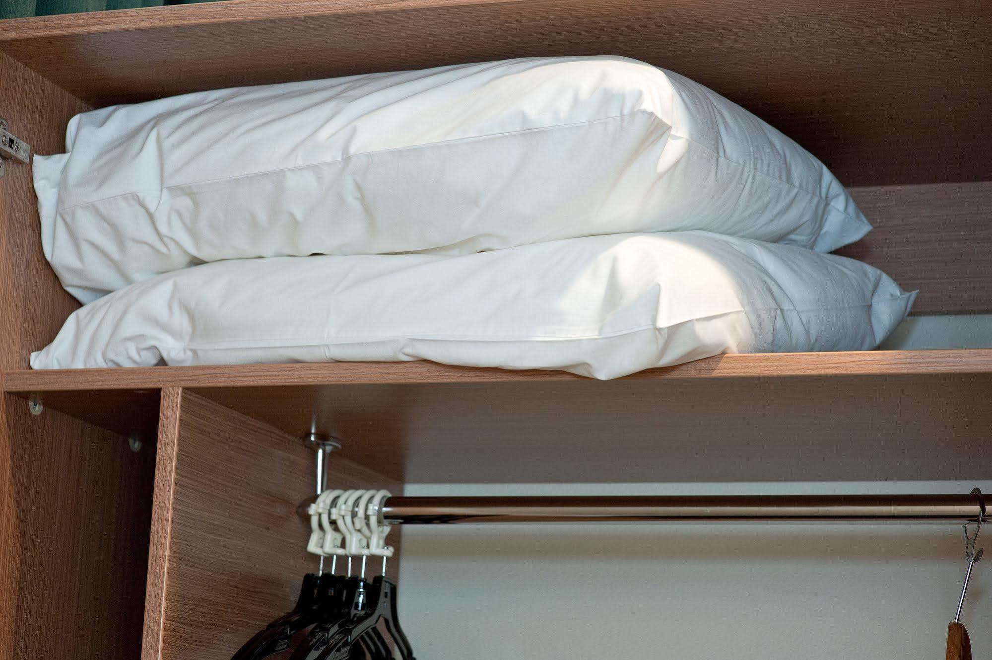 Colonial Terrace Motor Inn Реймънд Теръс Екстериор снимка