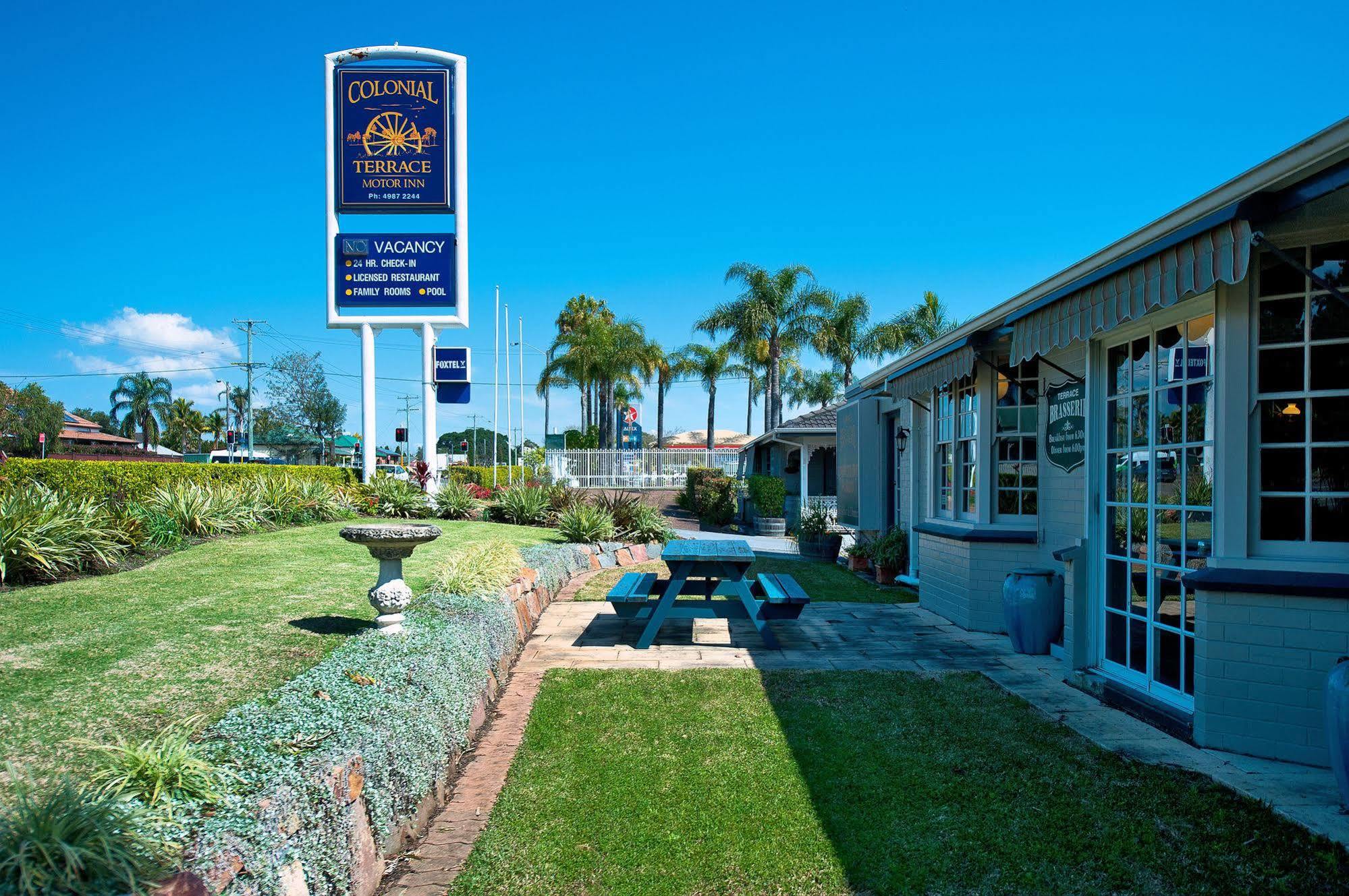 Colonial Terrace Motor Inn Реймънд Теръс Екстериор снимка